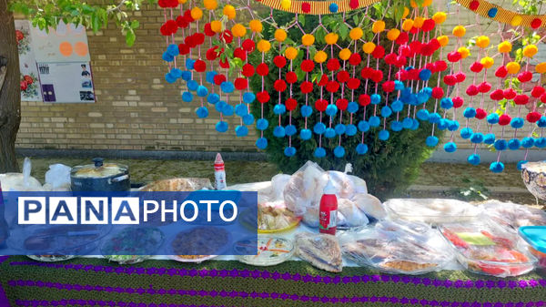 بازارچه دانش‌آموزی در مدرسه بنت‌الهدی یاسوج به‌مناسبت هفته مشاغل