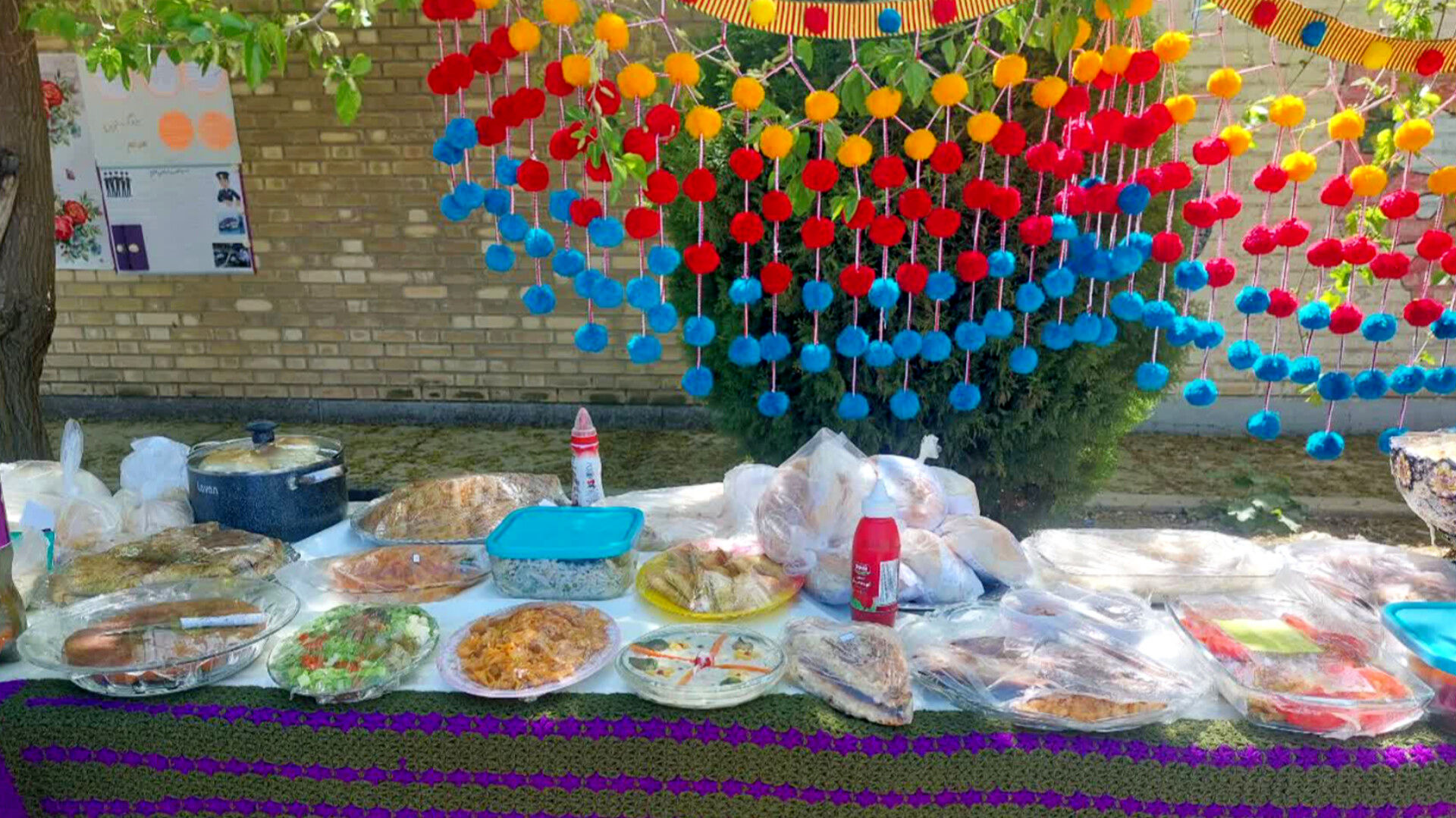 بازارچه دانش‌آموزی در مدرسه بنت‌الهدی یاسوج به‌مناسبت هفته مشاغل