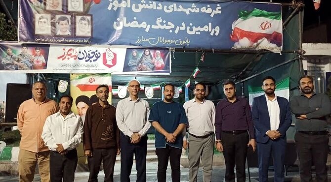 نقش‌آفرینی دانش‌آموزان دبیرستان رشد در غرفه شهدای دانش‌آموز ورامین