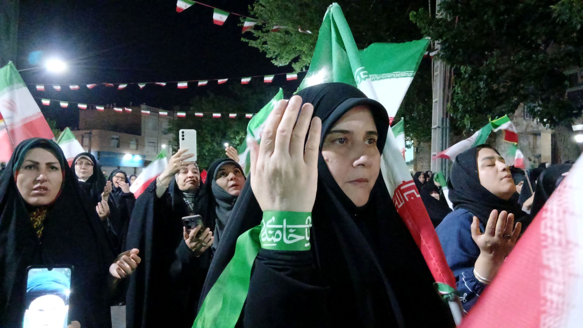 صدمین شب پایداری و ایستادگی مردم پای ایران اسلامی 