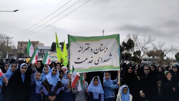  مشقِ اقتدارِ دخترانِ سرخسی در مطلعِ فجرِ ۴۷