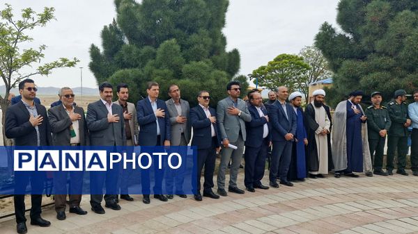 غبار روبی مزار شهدا در قوچان 