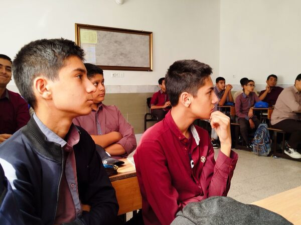 هدایت تحصیلی دانش‌آموزان در دبیرستان میثاق 