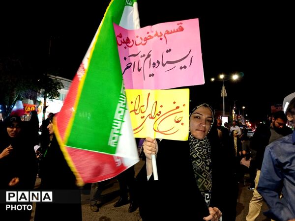  حضور پرشور مردم در هفتادویکمین شب از تجمعات بلوار فضل نیشابور