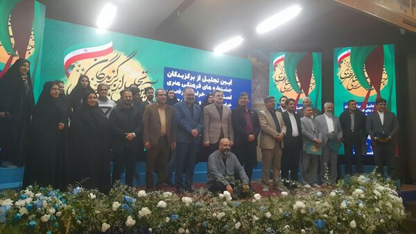 آیین تجلیل از برگزیدگان جشنواره های فرهنگی و هنری قطب خراسان در مشهد