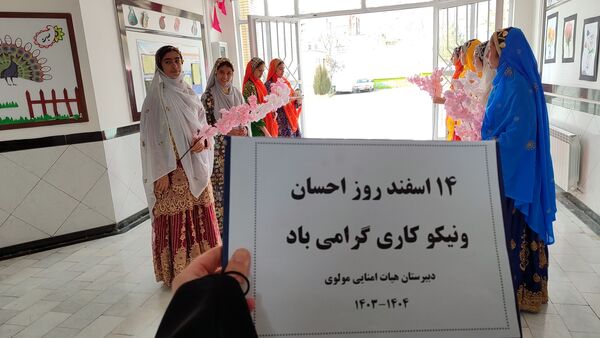 نواخته شدن زنگ نیکوکاری در دبیرستان مولوی شهرکرد 