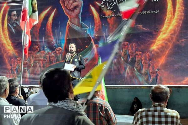  بازدید رئیس سازمان دانش‌آموزی شهرستانهای استان تهران از غرفه «با انرژی‌ها» در منطقه کهریزک