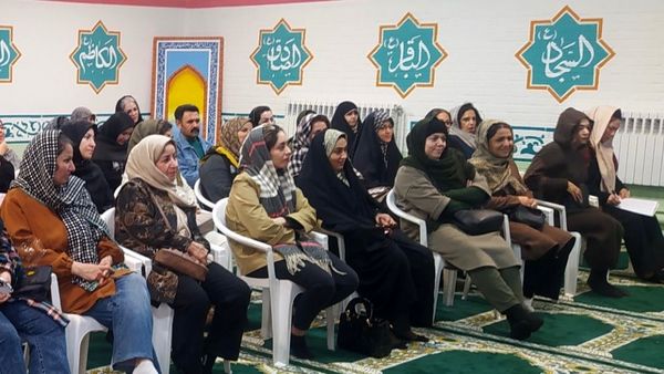 جلسه آموزش خانواده با موضوع فضای مجازی در دبستان پنجم مهر