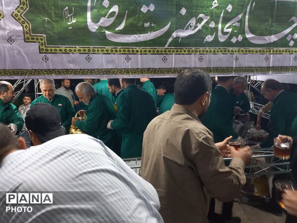 عطر وحدت در پارک شهید گمنام؛ تجلی مهربانی در شب میلاد نبی (ص) و امام صادق (ع)