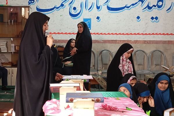 افتتاحیه محفل انس با قرآن‌کریم در دبیرستان جوادالائمه بهارستان‌دو