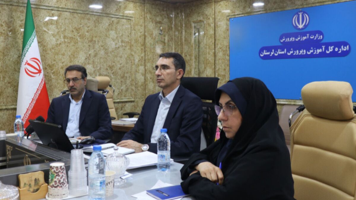 نشست سراسری پروژه مهر با هدف ارتقای کیفیت آموزشی در آستانه سال تحصیلی  جدید در لرستان برگزار شد

