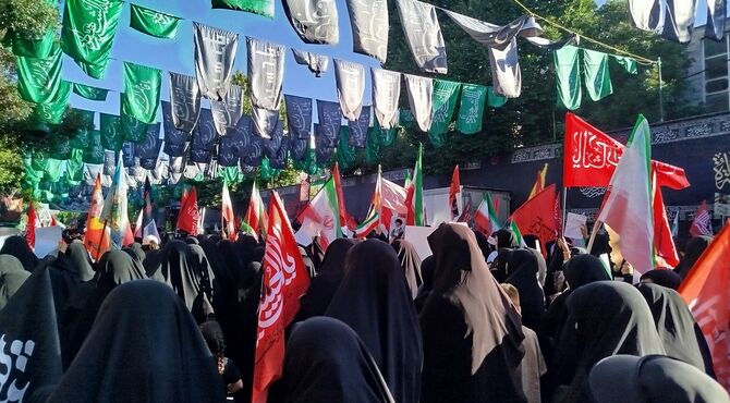 نورآباد در سوگِ خورشید؛ وداع اشک‌بار مردم با رهبر شهید