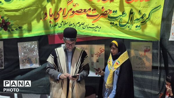 برپایی موکب سازمان دانش‌آموزی به مناسبت روز دختر در حاشیه تجمعات شبانه مردم 