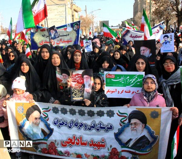 بیعت مردم کبودرآهنگ با رهبر جدید انقلاب اسلامی