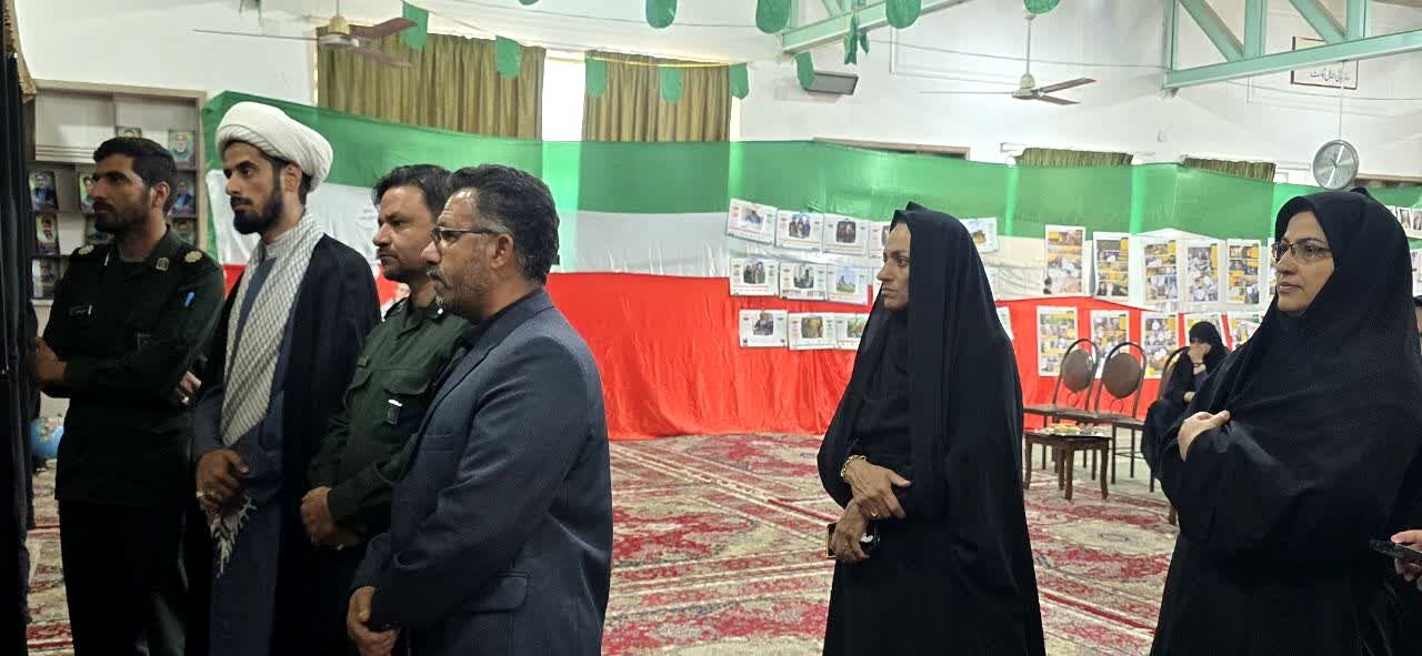 برگزاری نمایشگاه استکبارستیزی در دبیرستان نمونه حضرت معصومه(س) بافق