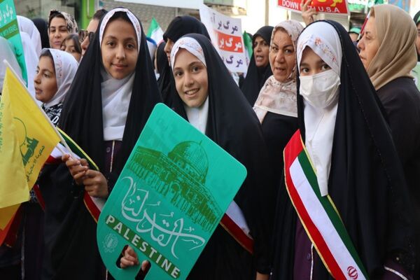 حضور پرشور دانش‌آموزان پاکدشتی در راهپیمایی روز ۱۳ آبان