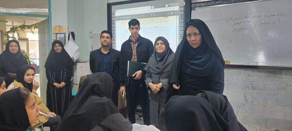 بازدید استانی کارشناس بهداشت از دبیرستان شهید محمدی پور