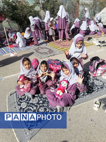 گرامیداشت ایام الله دهه  فجر در دبستان زنده یاد نوحی 