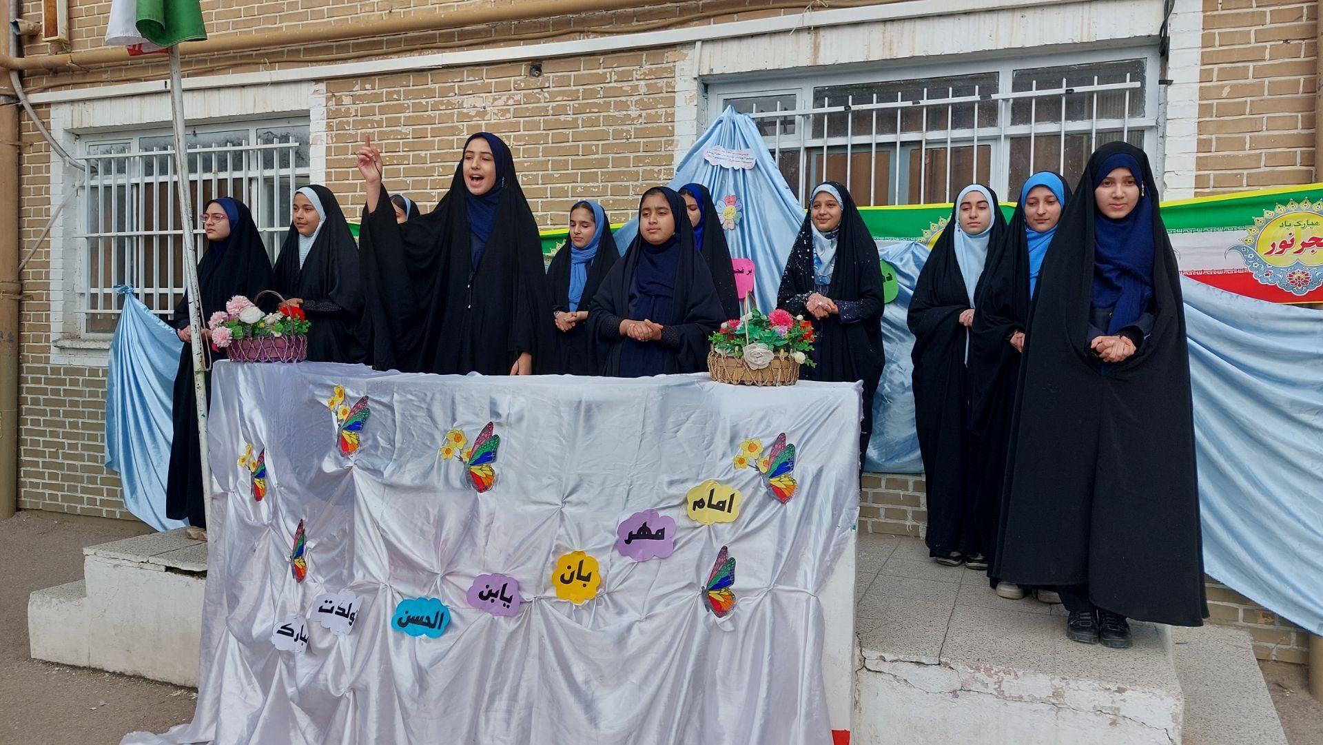  جشن نیمه شعبان و دهه فجر در دبیرستان مستوفی ۲ 