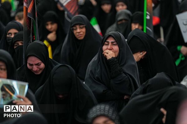 اجتماع بانوان انقلابی به مناسبت چهلم قائد امت و شهدای میناب در مسجد جمکران 