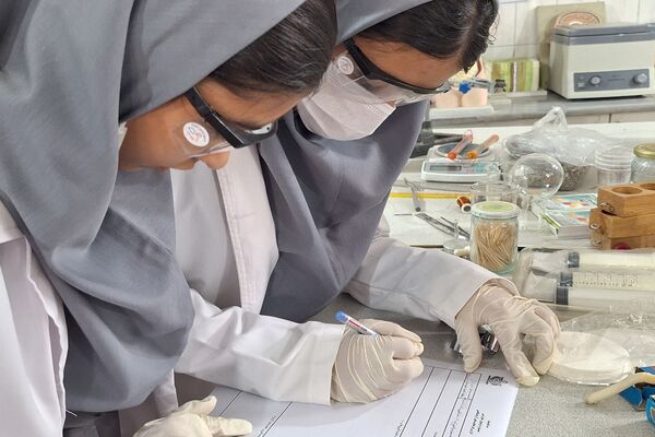 داوری مرحله استانی محور فعالیت های آزمایشگاهی جشنواره نوجوان خوارزمی در پژوهشرای دکتر حسابی