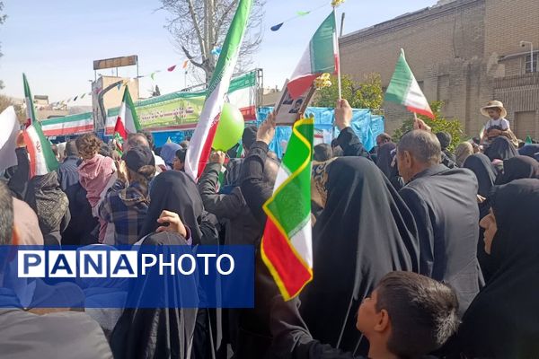 حضور با شکوه مردم، رسیدن به اوج بلندی و قدرت