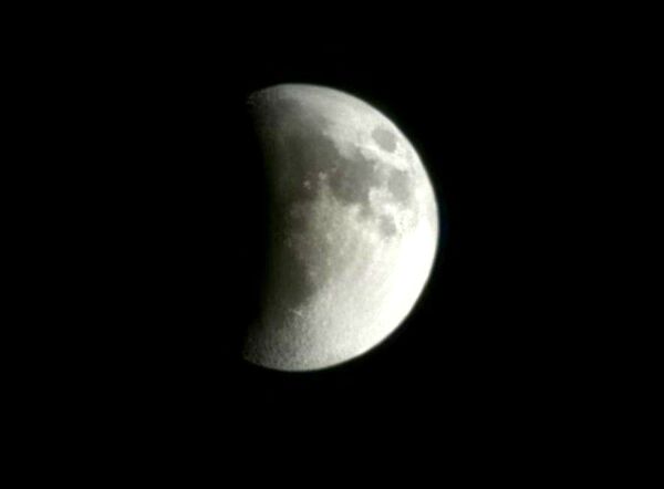 نگاه لنز پانا به پدیده نادر  « ماه خونین » 