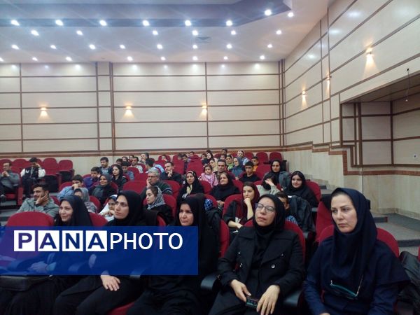 آیین تجلیل از دانش‌آموزان برتراستانی و کشوری در پژوهش سرای دکتر حسابی شهرستان قدس 