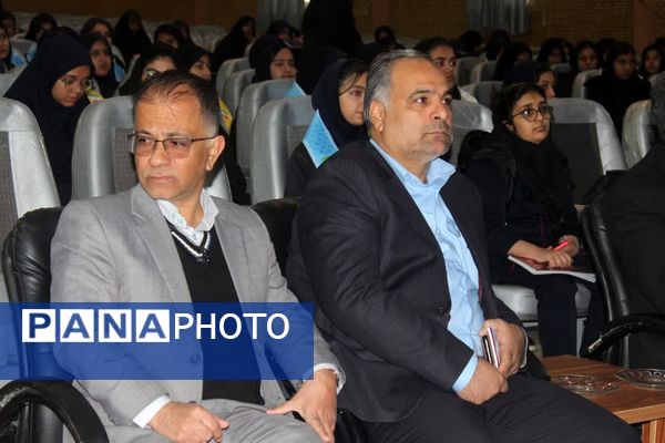 کارگاه آموزش مقدماتی خبرنگاری در استان کرمان ویژه دختران ناحیه یک