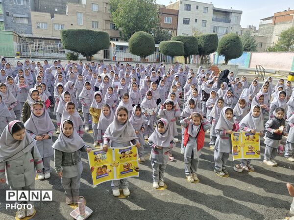 برگزاری برنامه آموزشی هفته پویش سلامت دهان و دندان در مدرسه ابتدایی دخترانه رضوان مریوان