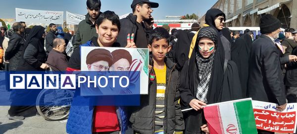 حضور پرشور مردم اصفهانی در راهپیمایی ۲۲بهمن 