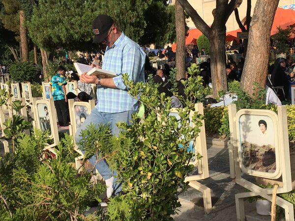 برپایی مراسم دعای عرفه در گلستان شهدای اصفهان