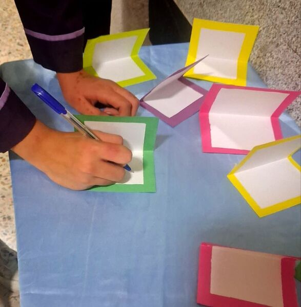 بازسازی کتابخانه مدرسه حضرت خدیجه کبری به‌مناسبت هفته کتاب و کتابخوانی برای ارتقا سطح علمی دانش‌آموزان