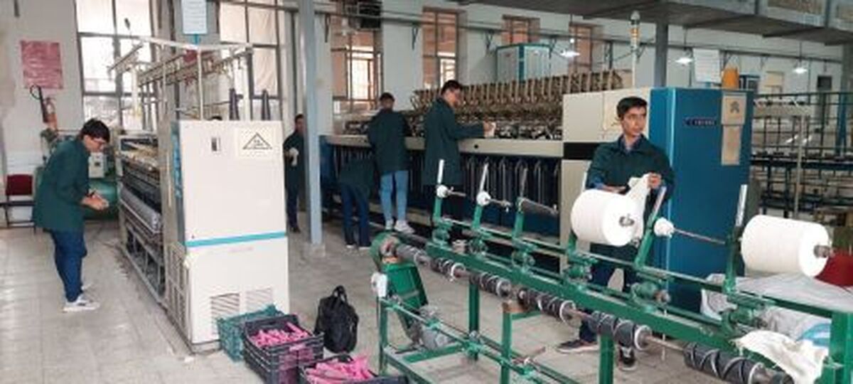 هنر جهانی فرش در دستان دانش‌آموزان هنرمند کاشانی