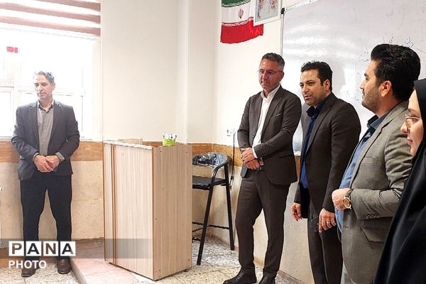  جلسه ضمن خدمت در دبیرستان نمونه‌دولتی ولایت بهارستان‌دو