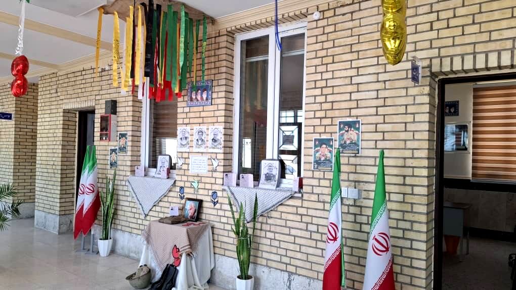 غبارروبی نمازخانه‌های مدارس قشم در آستانه سال تحصیلی جدید