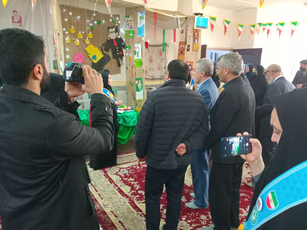 حال و هوای نمایشگاه مدرسه انقلاب در شهر جعفریه قم