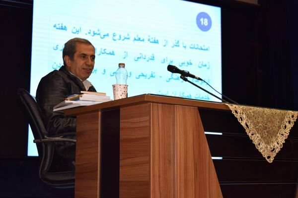 نشست توانمندسازی مدیران منطقه ۱۴ با محوریت مدیریت مدرسه‌محور و تحول آموزشی