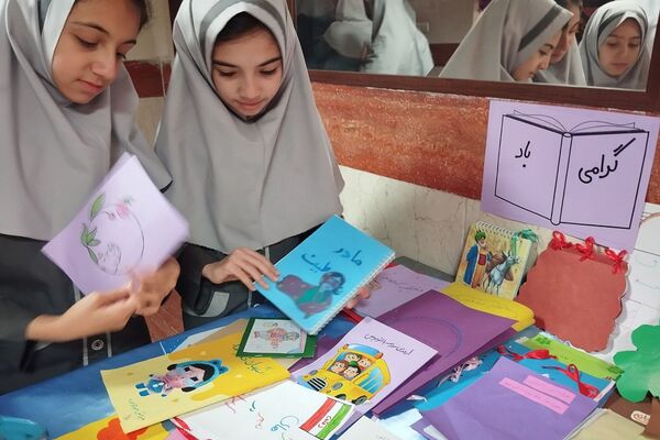 برپایی نمایشگاه کتاب و کتابخوانی به همت دانش‌آموزان مدارس ناحیه دو شهرری 