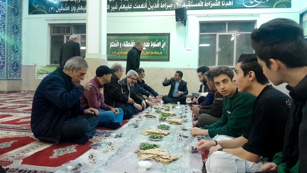 مراسم افطاری در دبیرستان دهخدا ناحیه یک کرج 