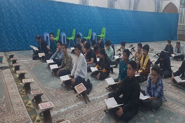 جزء خوانی نوجوانان در مسجد چهارده معصوم نیشابور 