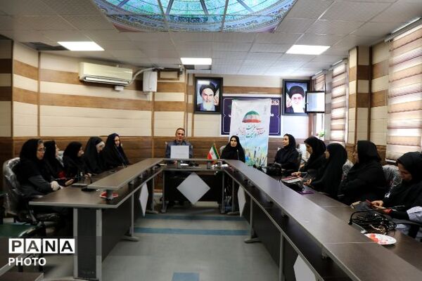 درخشش مراقب سلامت در سطح ملی؛ تجلیل از برگزیده کشوری در هفته سلامت و امنیت