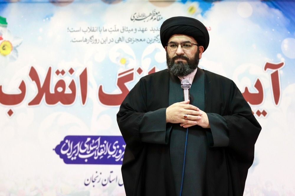 دانش‌آموزان نقش ویژه‌ای در تحقق گام دوم انقلاب دارند