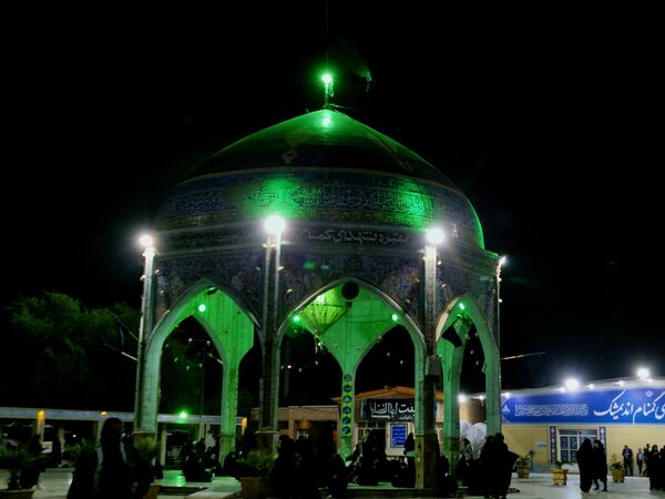قدم بر خاک عشق