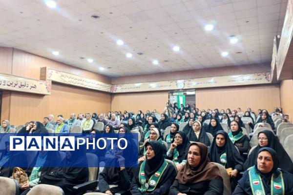 تجلیل از مربیان و پیشکسوتان پیشتاز ناحیه 4 شیراز