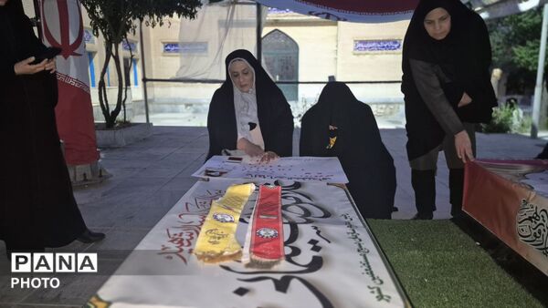 شب‌های نورانی گلزار شهدا در تجمعات مردمی در فارسان