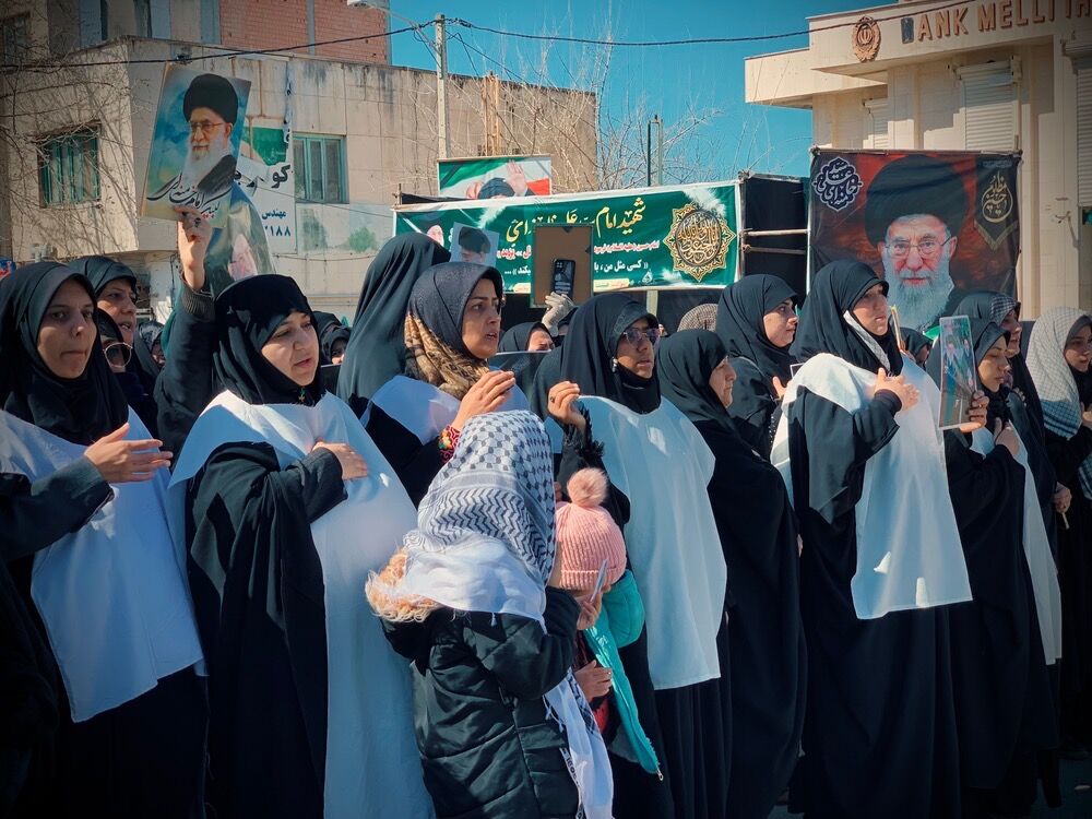 مردم گالیکش کفن پوش به میدان آمدند