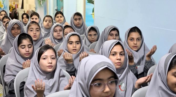 زنگ بازگشایی مدارس و دفاع مقدس در دبستان شاهد قائم‌شهر نواخته شد