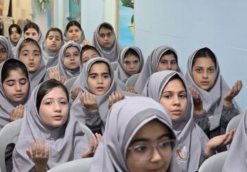 زنگ بازگشایی مدارس و دفاع مقدس در دبستان شاهد قائم‌شهر نواخته شد