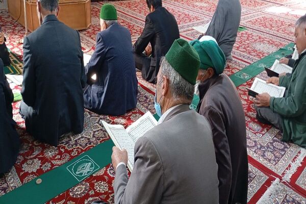 قرائت سوره فتح در مسجد جامع شهر بار